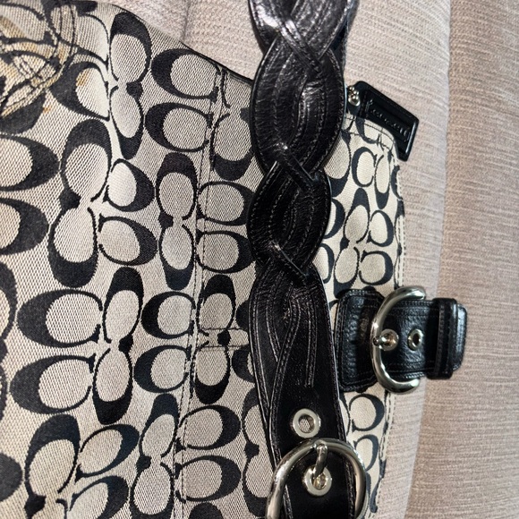 Gray and Black Purse - Picture 7 of 8